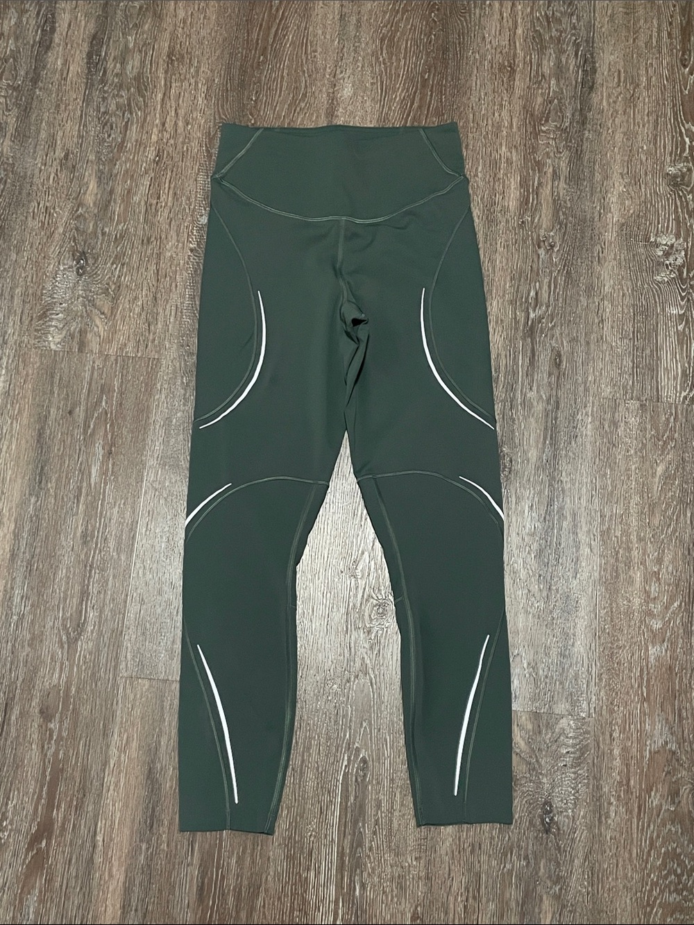 EUC Lululemon Matching Smoked Spruce 3-Piece Set. Size Tops 8/Bottom 6 - Picture 5 of 12